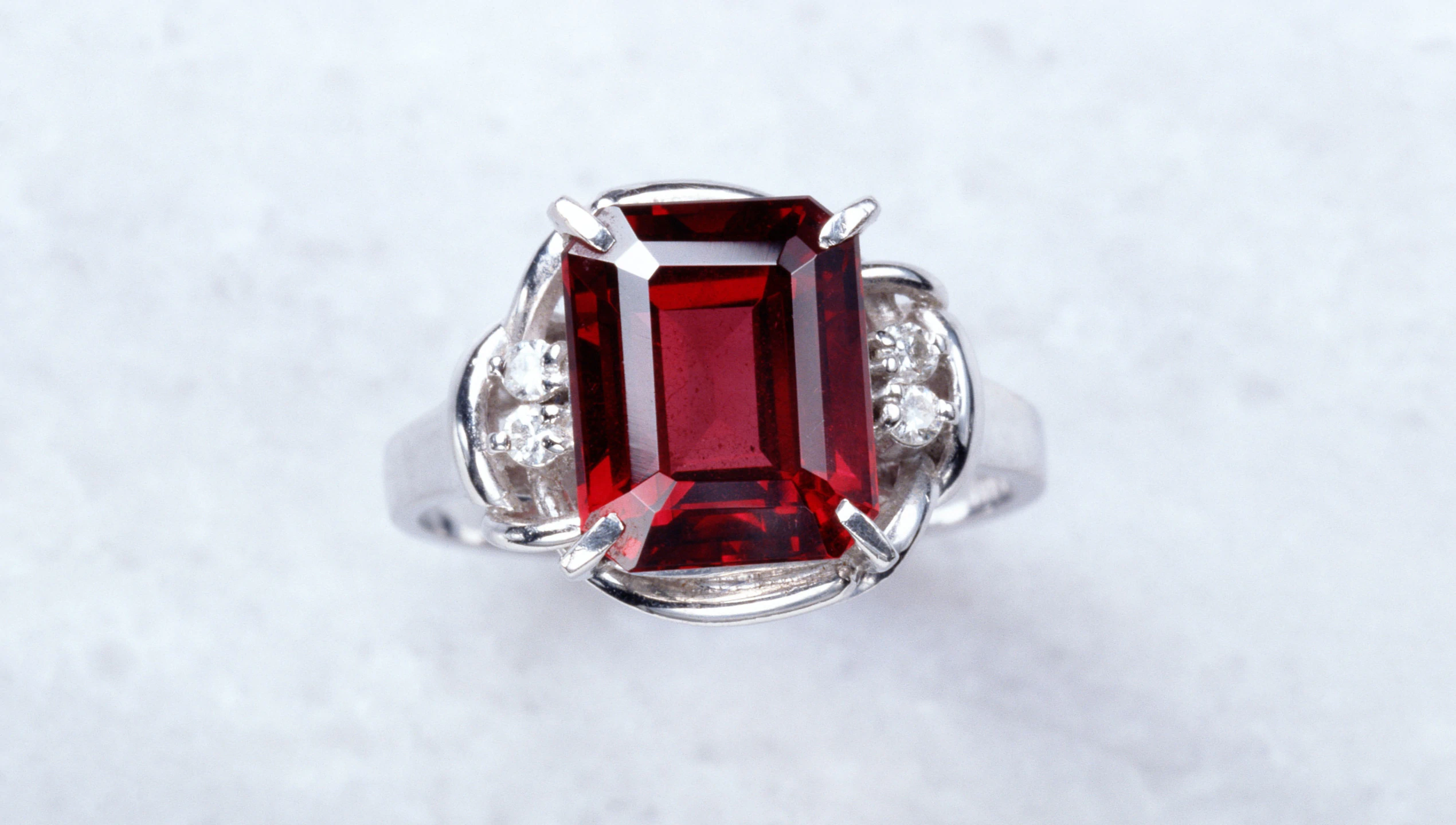 January’s Birthstone – Garnet A Gem with More Than Meets the Eye